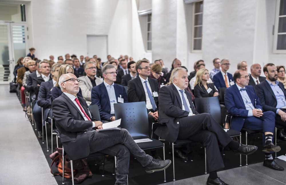 Aufmerksame Zuhörer beim Vortrag